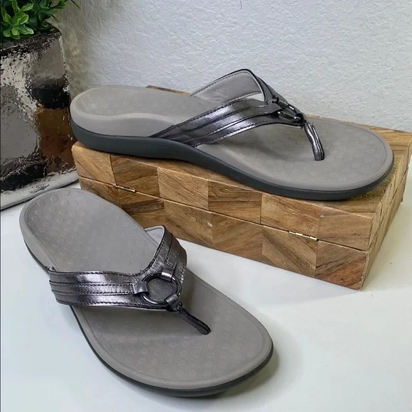 Vionic Women's Aloe Leather Pewter Metallic Flip Flop Thong Sandals Size 11 - Picture 1 of 10